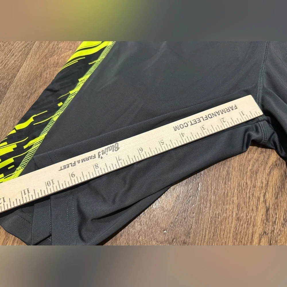 NIKE Dri Fit Boys Basketball Athletic Shorts Black Neon Green Size Large